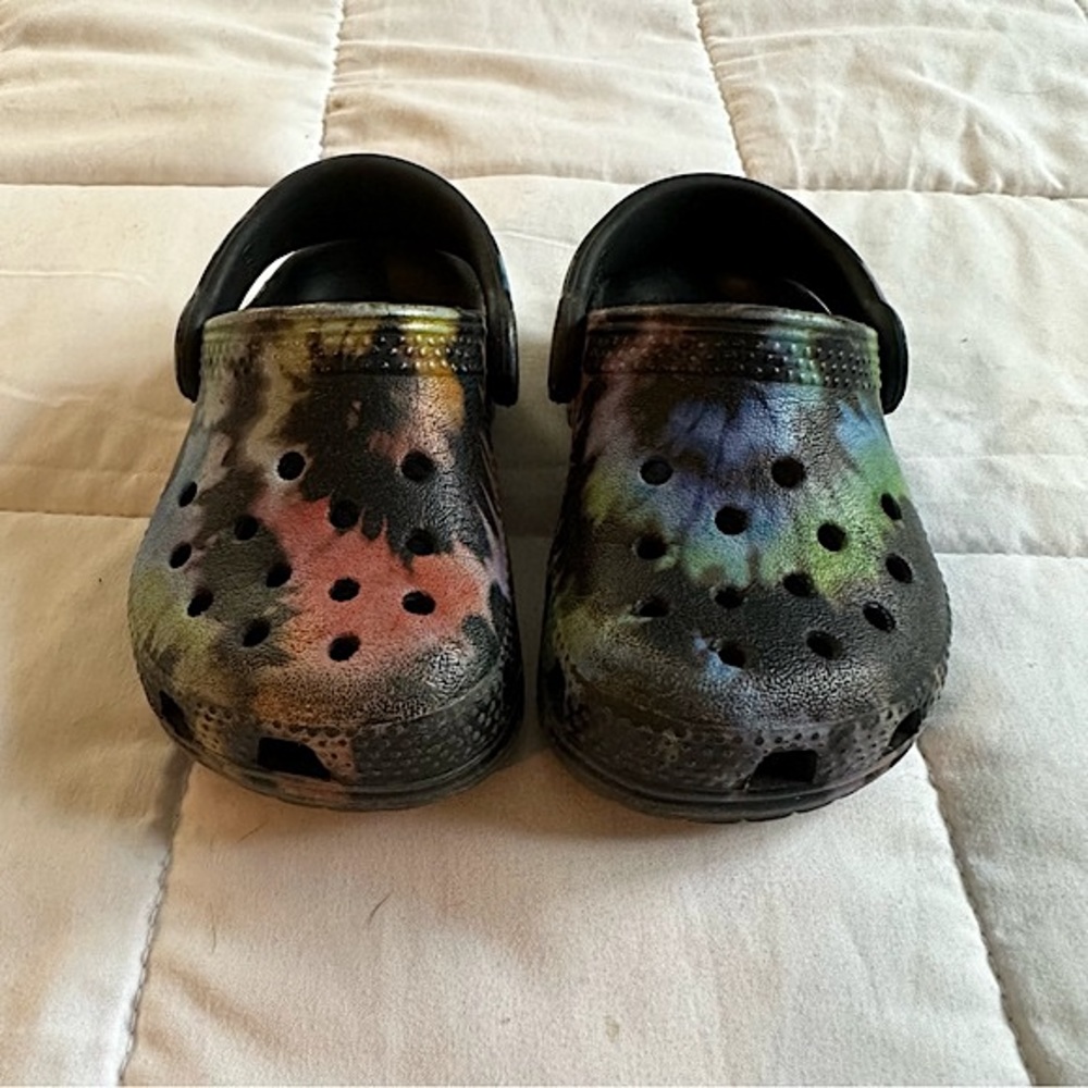 Crocs - Marbled: Multicolor - Sz: 5C